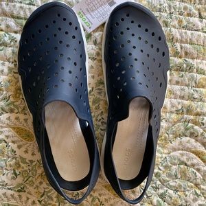 Men’s BRAND NEW CROCS sandals